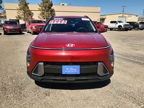 Used 2024 Hyundai Kona SEL image 2