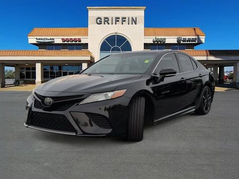 Used 2018 Toyota Camry XSE FWD image 11