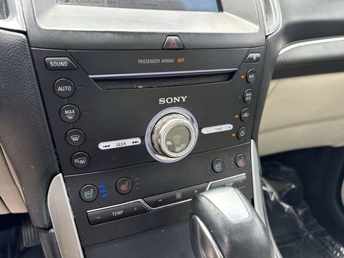 Used 2018 Ford Edge Titanium w/ Equipment Group 301A FWD image 19
