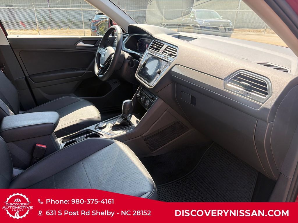 Used 2020 Volkswagen Tiguan SEL AWD/4WD image 45