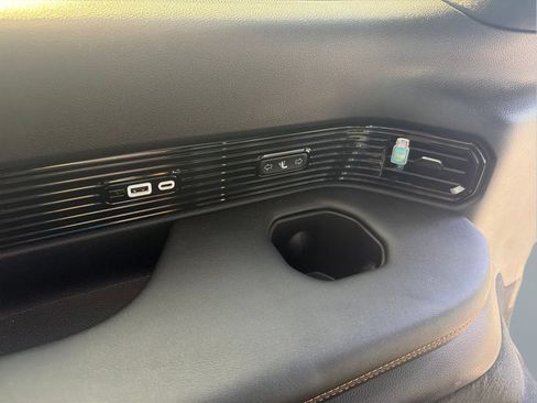 Used 2024 Jeep Grand Wagoneer Series III AWD/4WD image 32