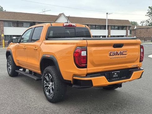 Used 2025 GMC Canyon AT4 w/ Technology Plus Package AWD/4WD image 8