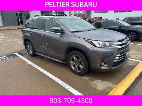 Used 2017 Toyota Highlander Limited Platinum image 3