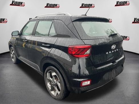 Certified 2024 Hyundai Venue SEL FWD image 5