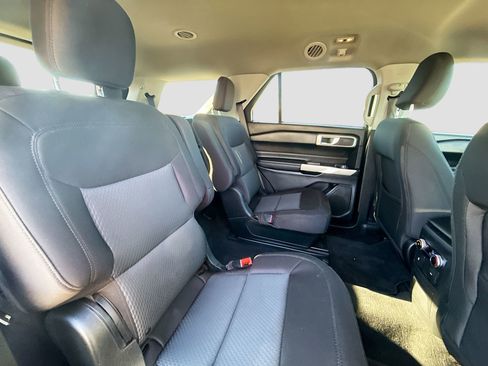 Used 2022 Ford Explorer XLT image 28