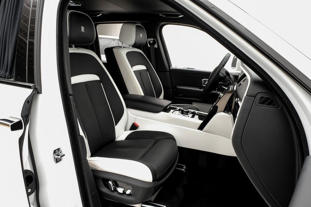 Used 2022 Rolls-Royce Cullinan Black Badge AWD/4WD image 32