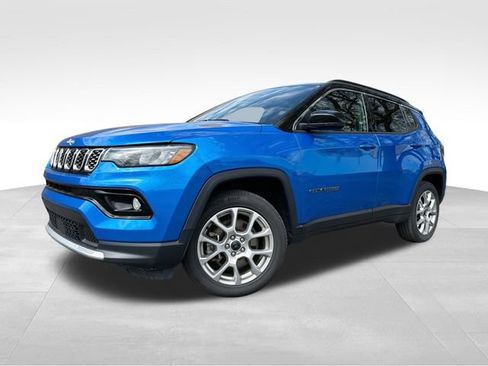Used 2025 Jeep Compass Limited AWD/4WD image 1