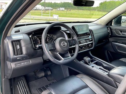 Used 2024 Nissan Pathfinder SL w/ SL Premium Package FWD image 14