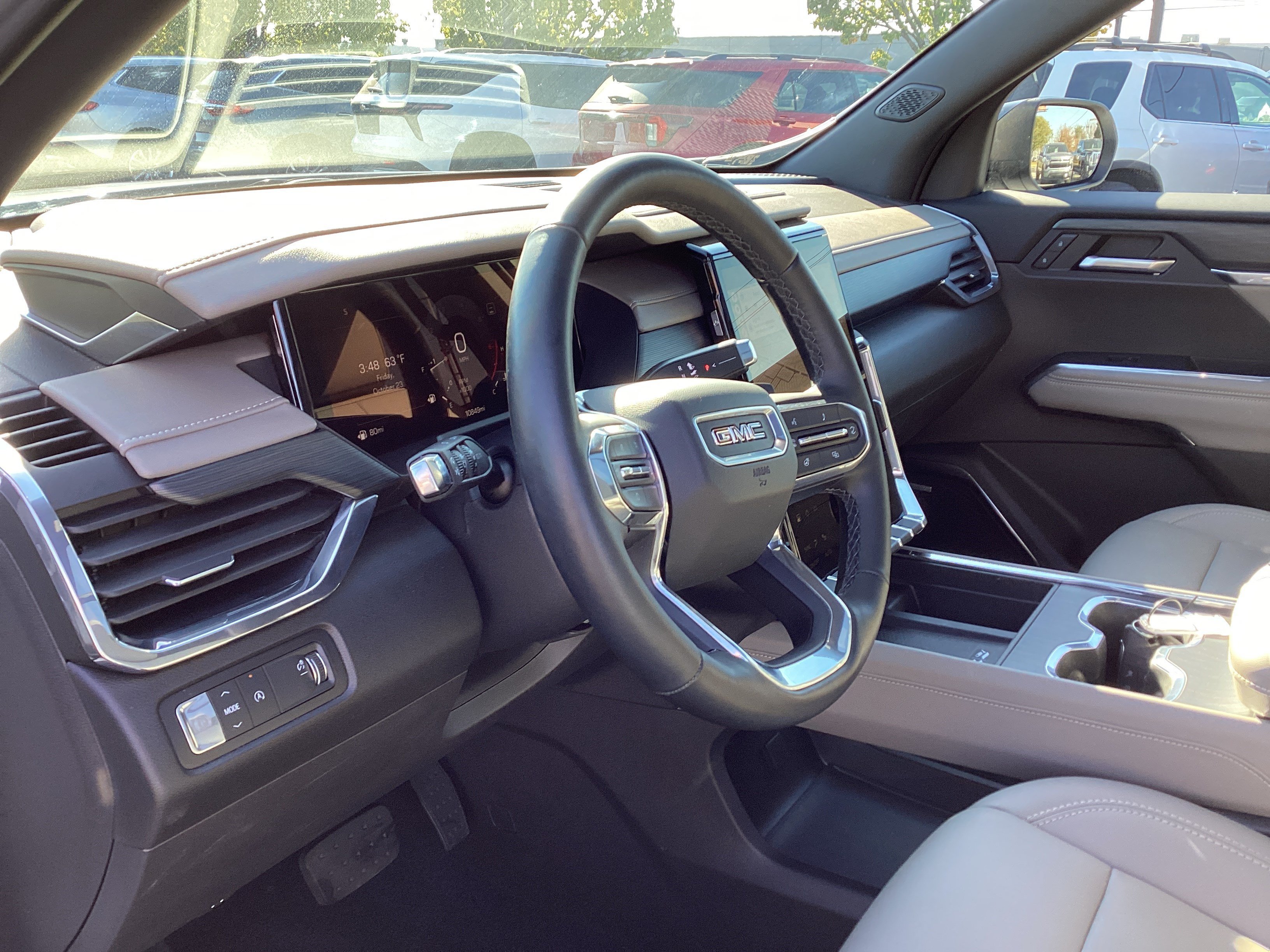 Used 2026 GMC Acadia Elevation w/ Elevation Premium Package FWD image 11