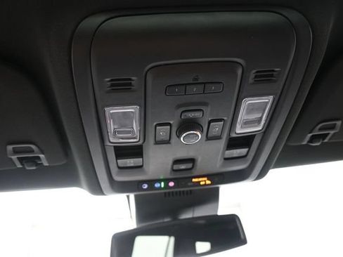 Used 2023 GMC Yukon SLT w/ SLT Premium Package AWD/4WD image 12