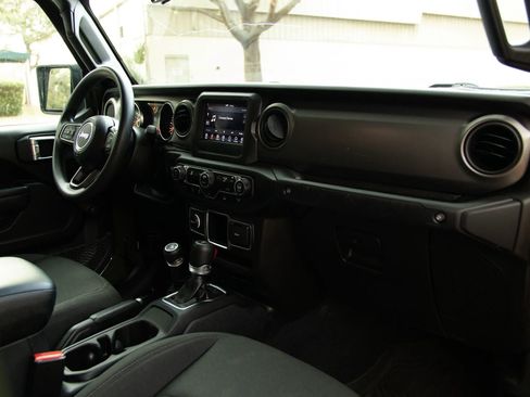 Used 2023 Jeep Gladiator Sport image 30