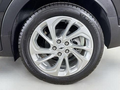 New 2027 Chevrolet Bolt LT w/ Comfort Package FWD image 32