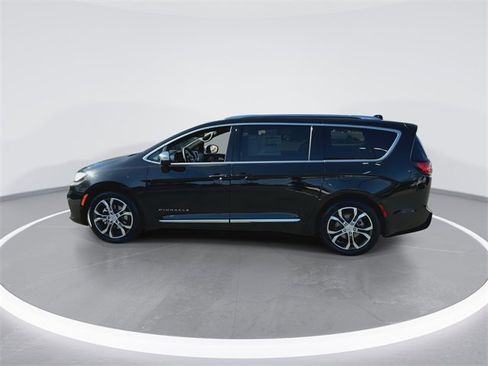 New 2026 Chrysler Pacifica Pinnacle image 5