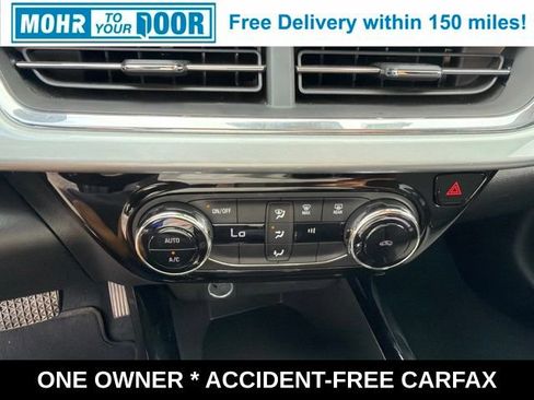 Used 2025 Chevrolet Trax LT FWD image 22