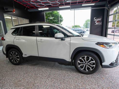 Used 2024 Toyota Corolla Cross AWD Hybrid image 5