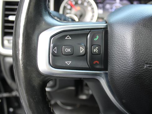 Used 2019 RAM 1500 Laramie AWD/4WD image 10
