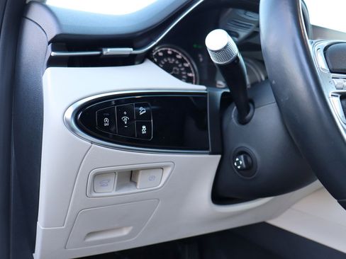 Used 2022 Genesis GV70 2.5T w/ Select Package image 25