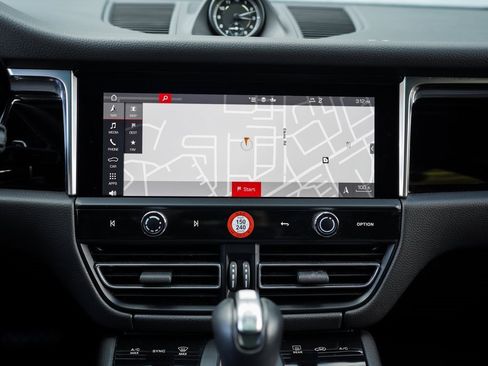 Used 2023 Porsche Macan w/ Premium Package Plus image 32