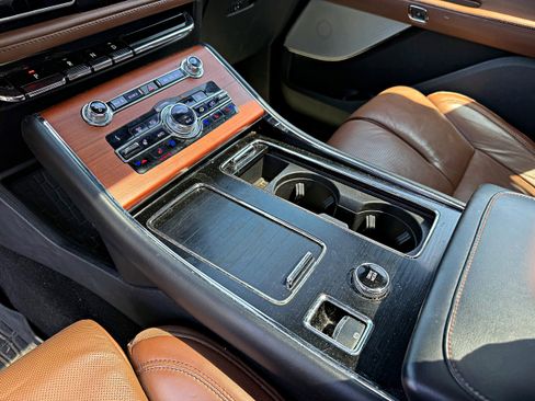 Used 2020 Lincoln Aviator Reserve w/ Equipment Group 201A AWD/4WD image 18