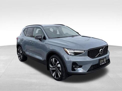 Used 2023 Volvo XC40 B5 Plus w/ Driver Assist Package AWD/4WD image 34