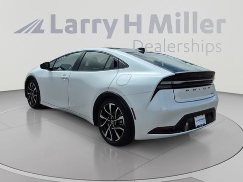 Used 2026 Toyota Prius Plug-In Hybrid FWD image 3