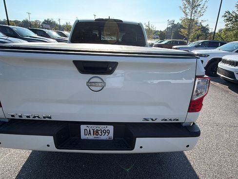 Used 2024 Nissan Titan SV AWD/4WD image 9