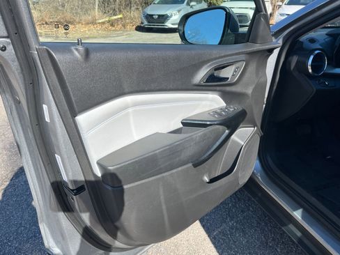 Used 2025 Chevrolet Trax LT image 18