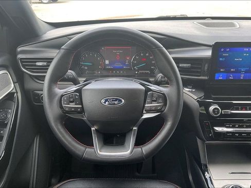 Used 2023 Ford Explorer ST-Line w/ Class IV Trailer Tow Package image 7