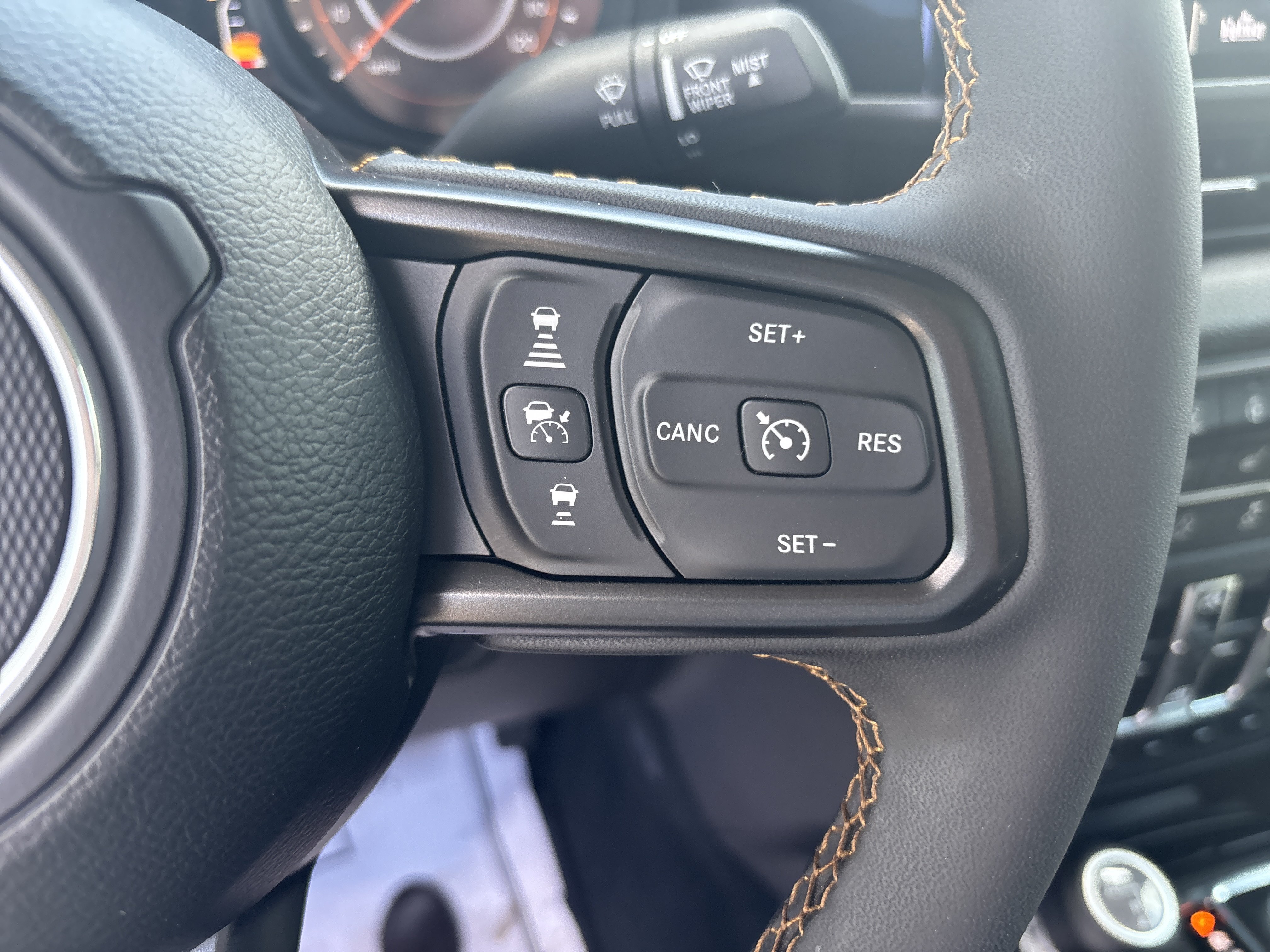 Used 2024 Jeep Gladiator Sport AWD/4WD image 17