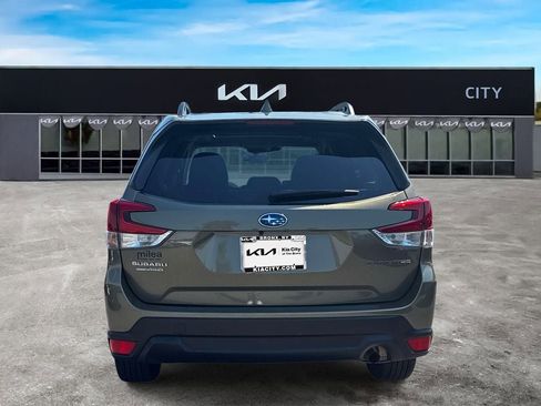 Used 2023 Subaru Forester Premium AWD/4WD image 6