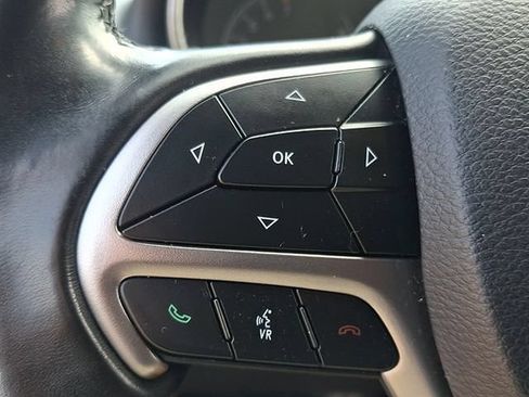 Used 2020 Jeep Grand Cherokee Laredo w/ 18" Wheel & 8.4" Radio Group AWD/4WD image 22