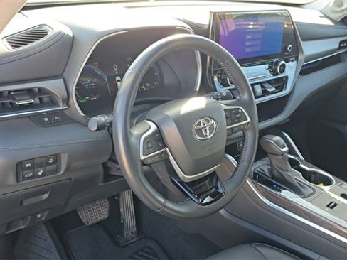 Used 2023 Toyota Highlander Limited image 11