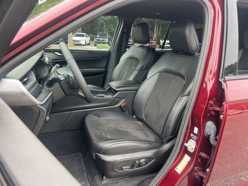Used 2024 Jeep Grand Cherokee Altitude AWD/4WD image 14