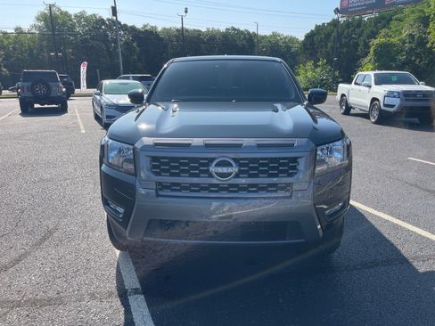 Used 2025 Nissan Frontier SV w/ SV Convenience Package RWD image 2