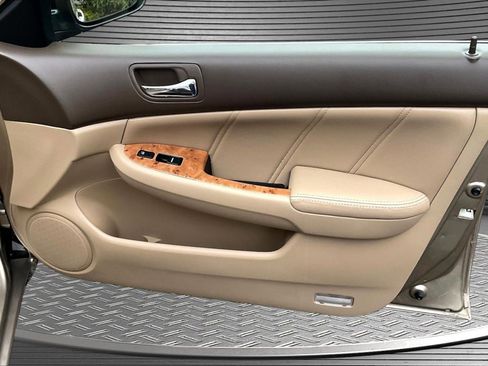 Used 2004 Honda Accord EX image 27