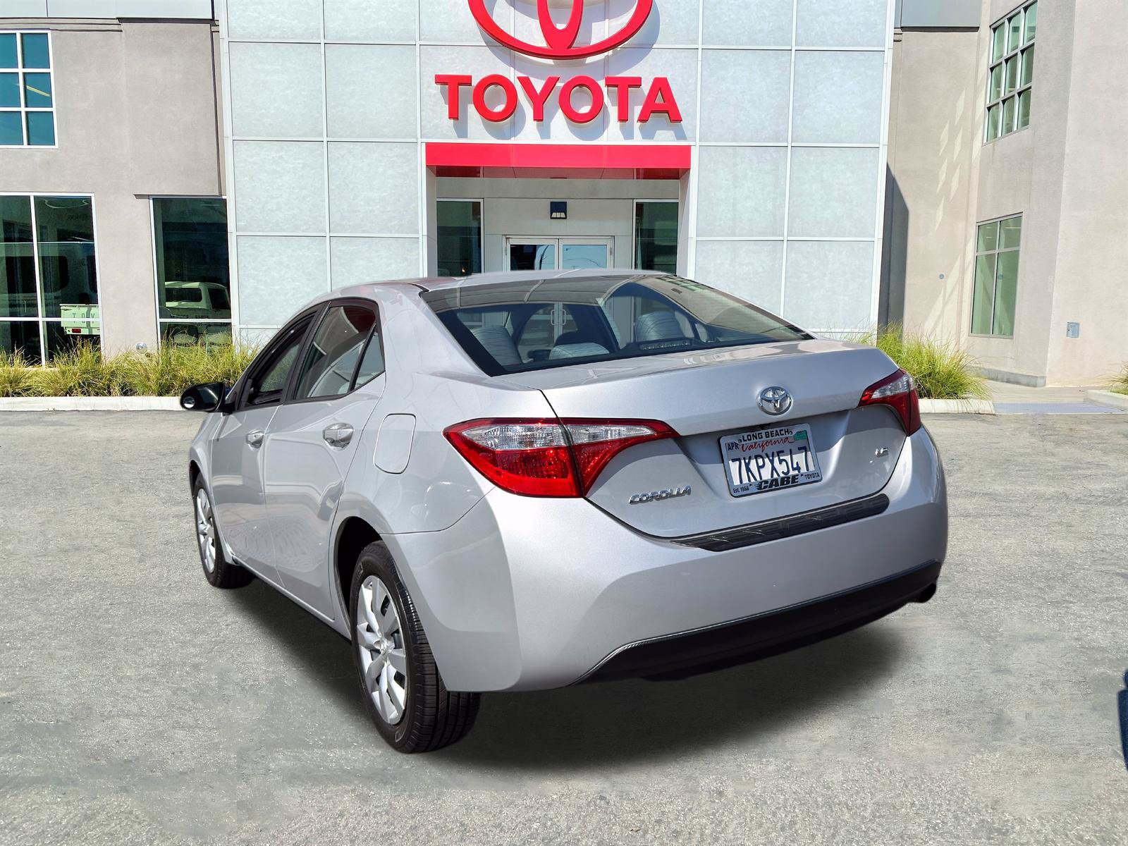 Used 2015 Toyota Corolla LE FWD image 5