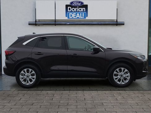 Used 2023 Ford Escape Active image 2