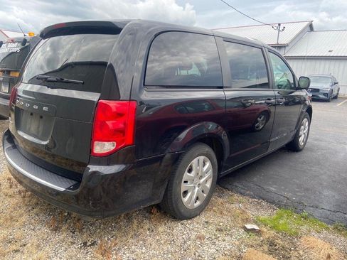 Used 2019 Dodge Grand Caravan SE FWD image 5