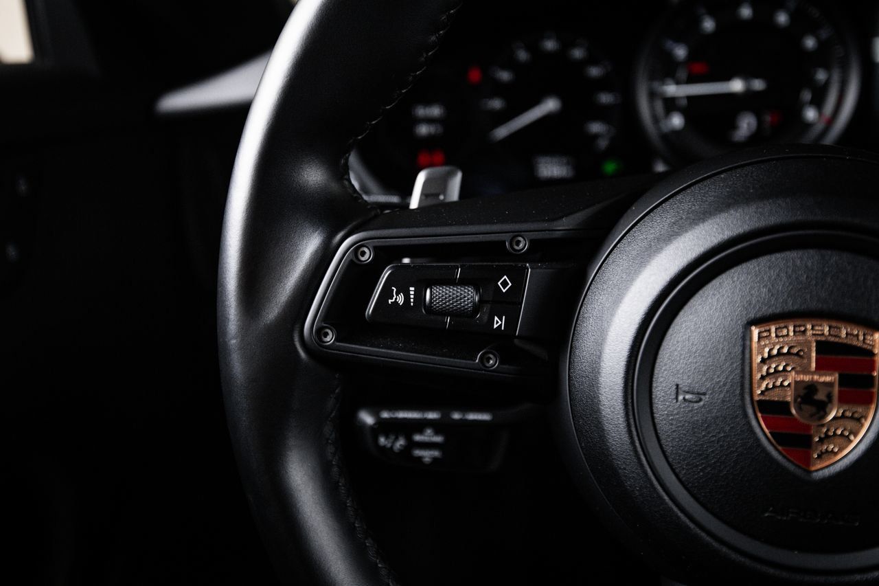 Certified 2024 Porsche 911 Carrera T RWD image 17