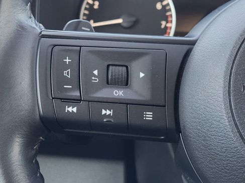 Used 2025 Nissan Pathfinder SV image 27