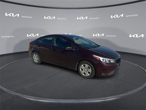 Used 2017 Kia Forte LX image 25