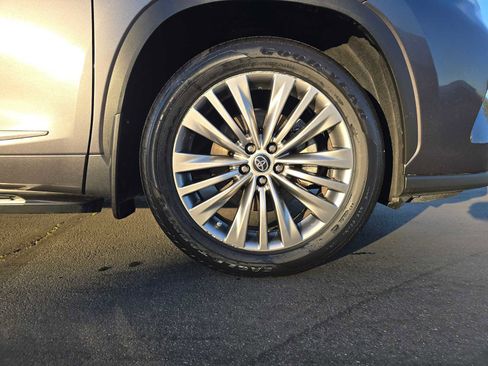 Certified 2021 Toyota Highlander Platinum image 9
