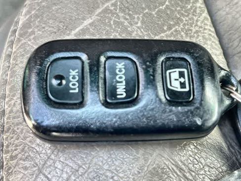 Used 2006 Toyota 4Runner SR5 RWD image 21