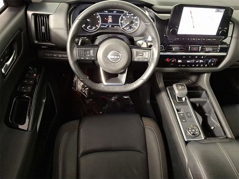Used 2024 Nissan Pathfinder SL image 13