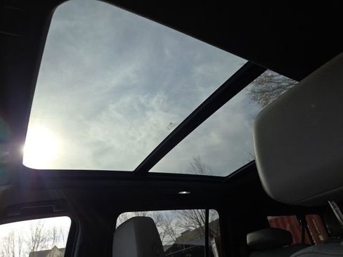 Used 2022 Chevrolet Suburban Z71 w/ Luxury Package image 6