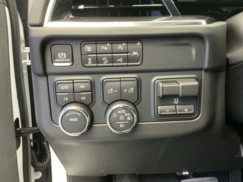 New 2026 Chevrolet Suburban RST w/ Comfort Package AWD/4WD image 18