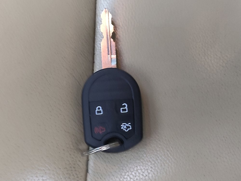 Used 2014 Ford Taurus SE FWD image 32