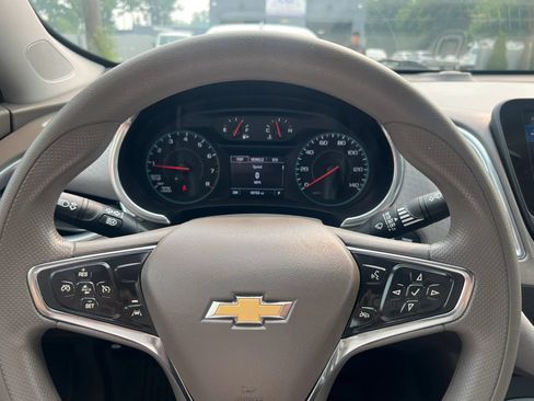Used 2021 Chevrolet Malibu LT FWD image 17