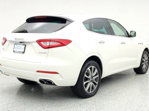 Used 2017 Maserati Levante image 5