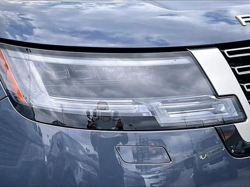 New 2026 Land Rover Range Rover Long Wheelbase SE AWD/4WD image 17